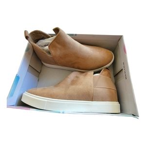🌻 Soda Diana Wedge Sneaker Bootie Taupe Size 10